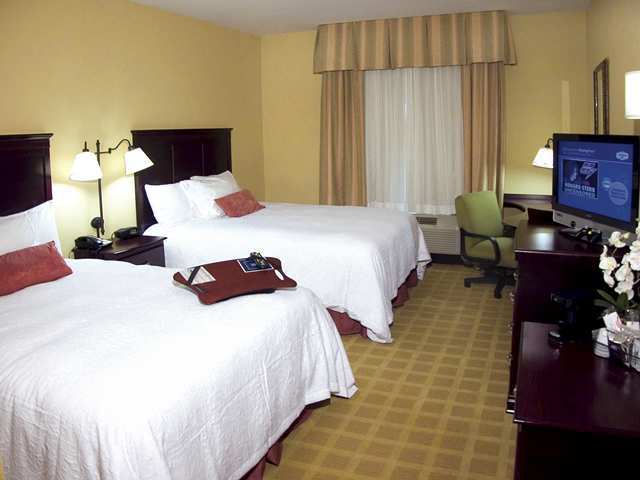 Hampton Inn Baton Rouge - Денъм Спрингс Стая снимка